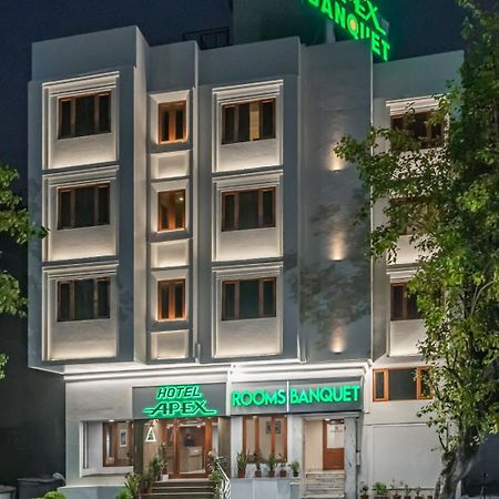 Hotel Apex Surat Exteriör bild