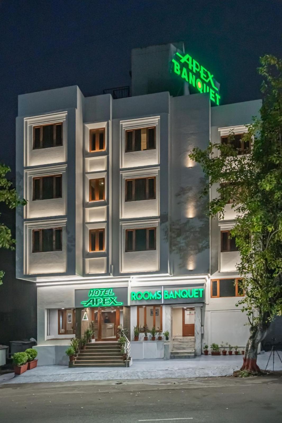 Hotel Apex Surat Exteriör bild