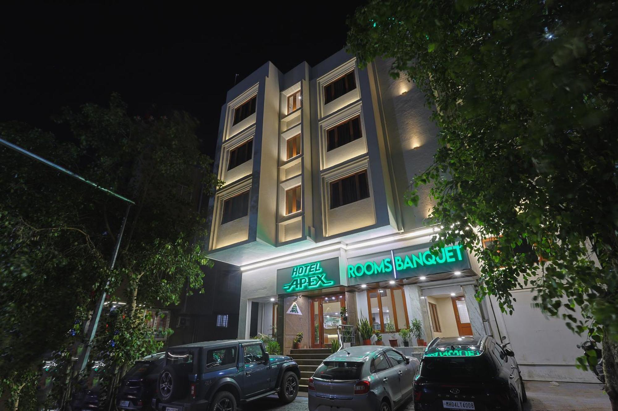 Hotel Apex Surat Exteriör bild
