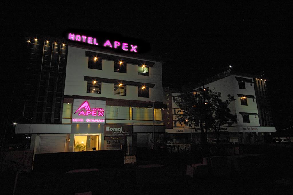 Hotel Apex Surat Exteriör bild